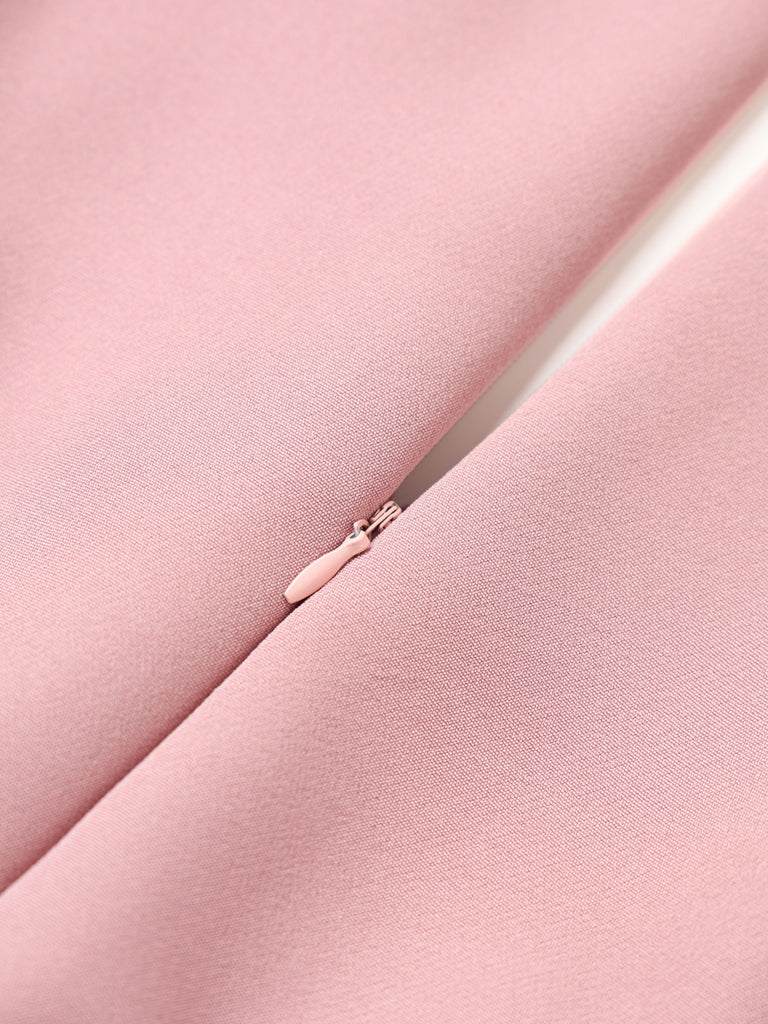 Tuta a maniche corte con scollo a V e cravatta anni '40