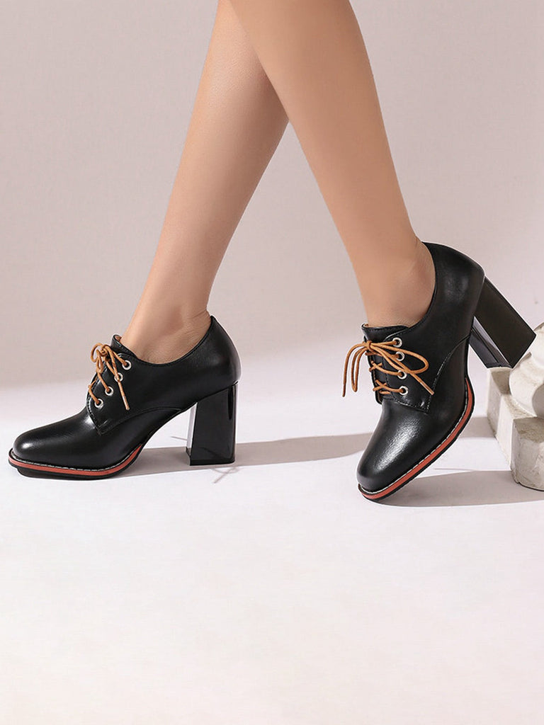 Scarpe vintage in pelle con lacci e tacco spesso