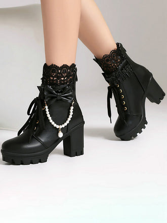 Stivali con tacco grosso e fiocco di perline e pizzo
