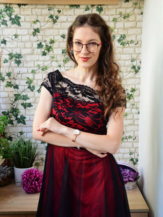 Abito svasato in pizzo con spalle scoperte bordeaux anni '50