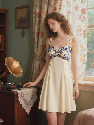 Camicia da notte ricami floreale spalline beige anni '40