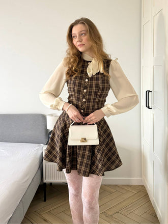 Abito a quadri con bottoni e fiocco marrone anni '60