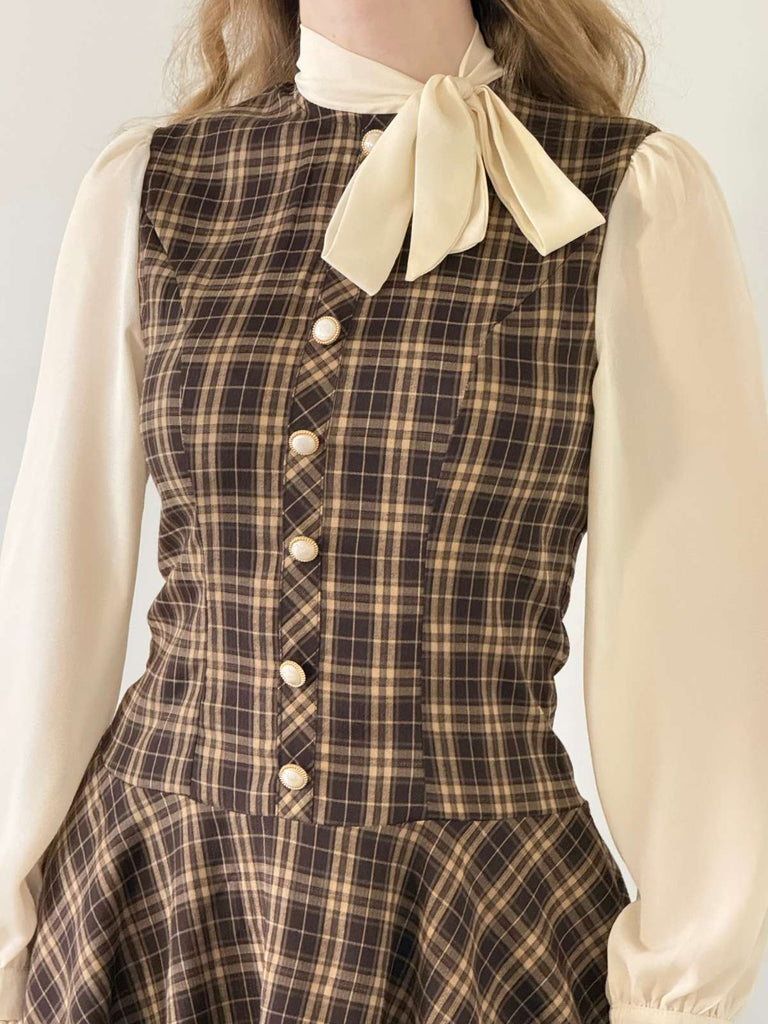 Abito a quadri con bottoni e fiocco marrone anni '60