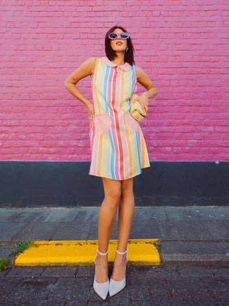 Abito tasca a cuore a righe arcobaleno anni '60