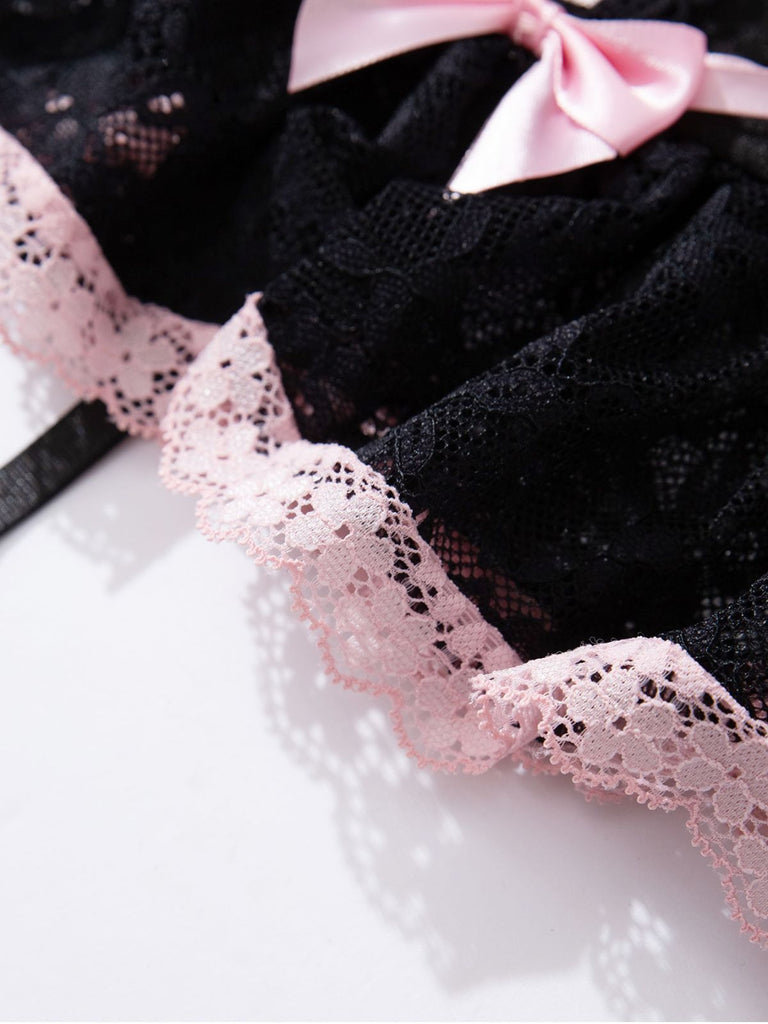 Completo intimo con lacci e fiocco in pizzo a contrasto anni '70