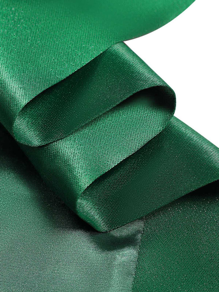 Costume ispirato a Mercoledì Agnes in raso verde anni '50