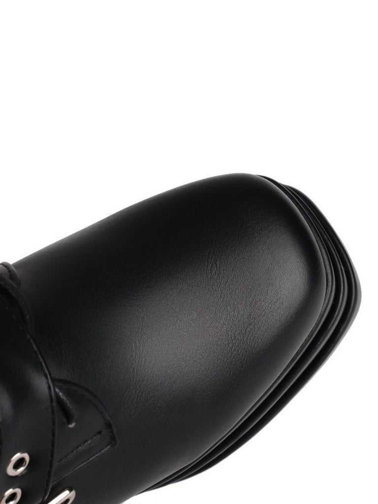 Stivali con tacco alto e plateau gotici con bottoni a stella nero