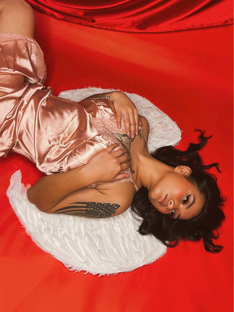 Pigiama spalline in finto raso ricamato rosa anni '30