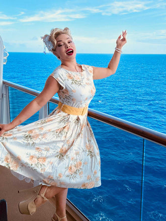 Abito floreale antico giallo con scollo a barca anni '50