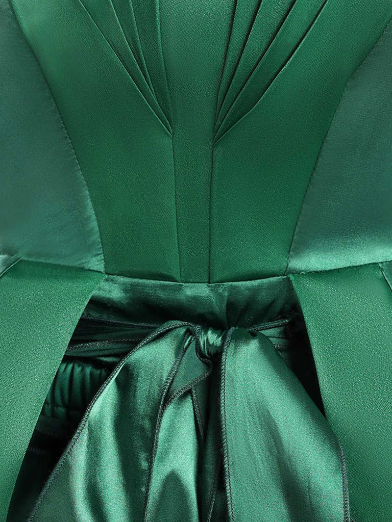 Costume ispirato a Mercoledì Agnes in raso verde anni '50