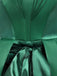 Costume ispirato a Mercoledì Agnes in raso verde anni '50