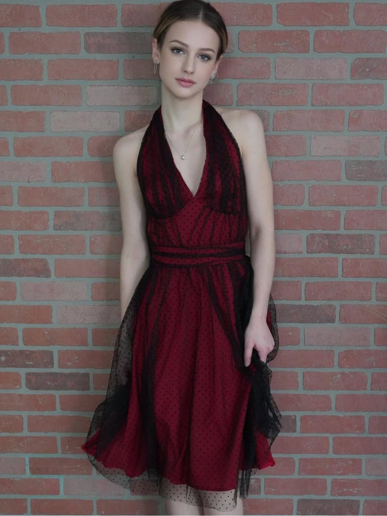 Abito a rete pois scollo all'americana rosso anni '50