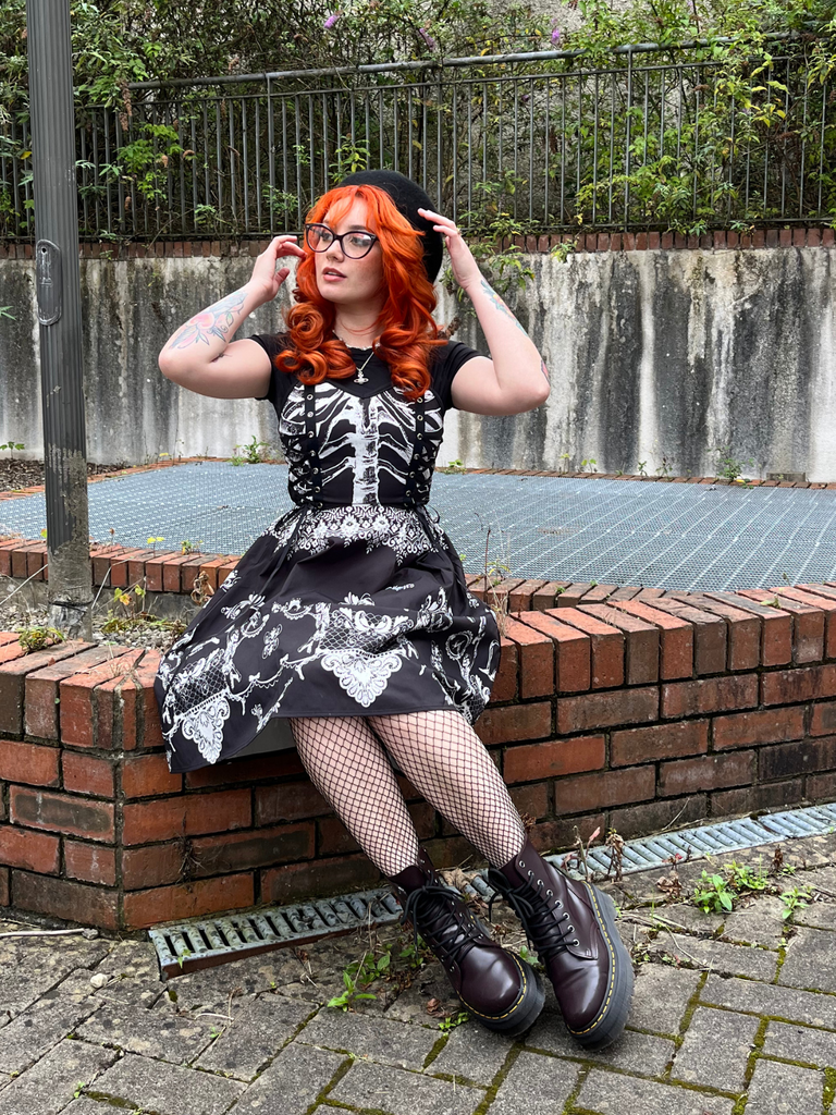 Vestito di Halloween con lacci nero anni '50