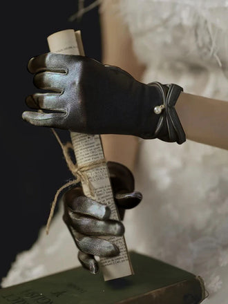 Guanti corti in raso elasticizzato vintage con perle