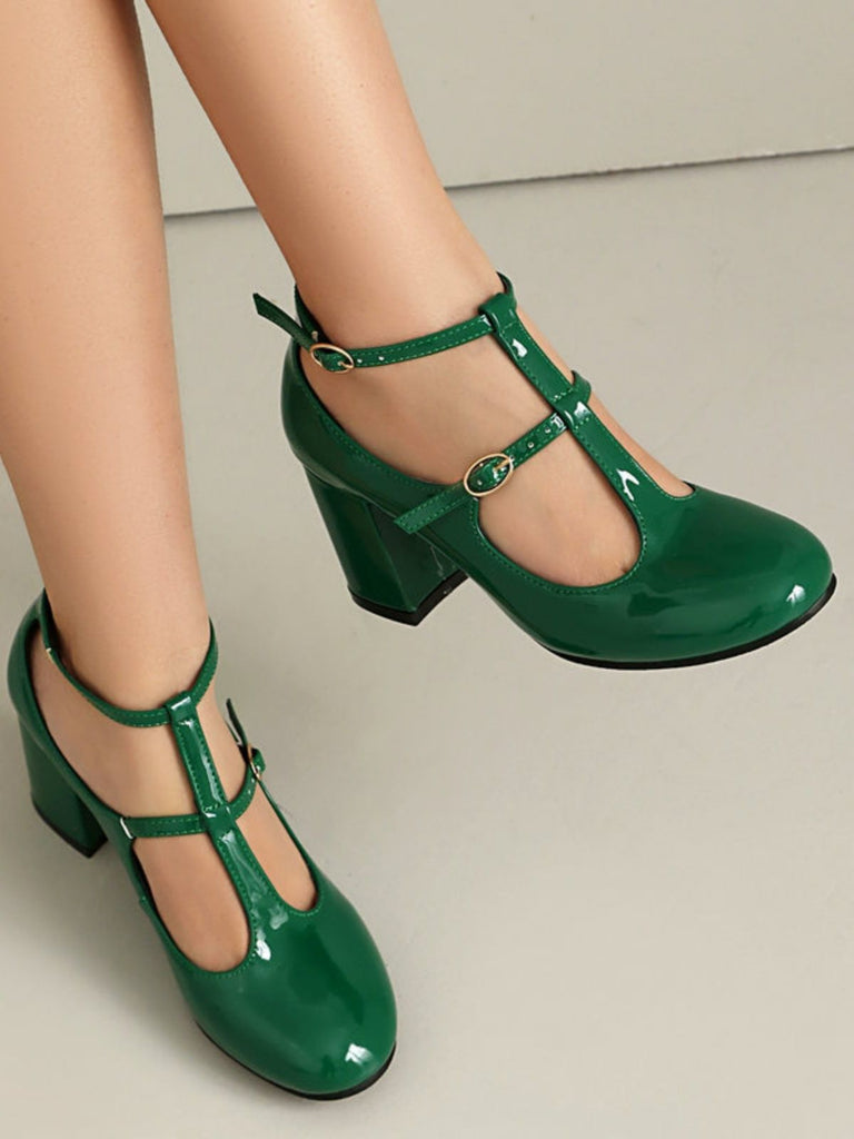 Décolleté con tacco alto e cinturino a T in vernice