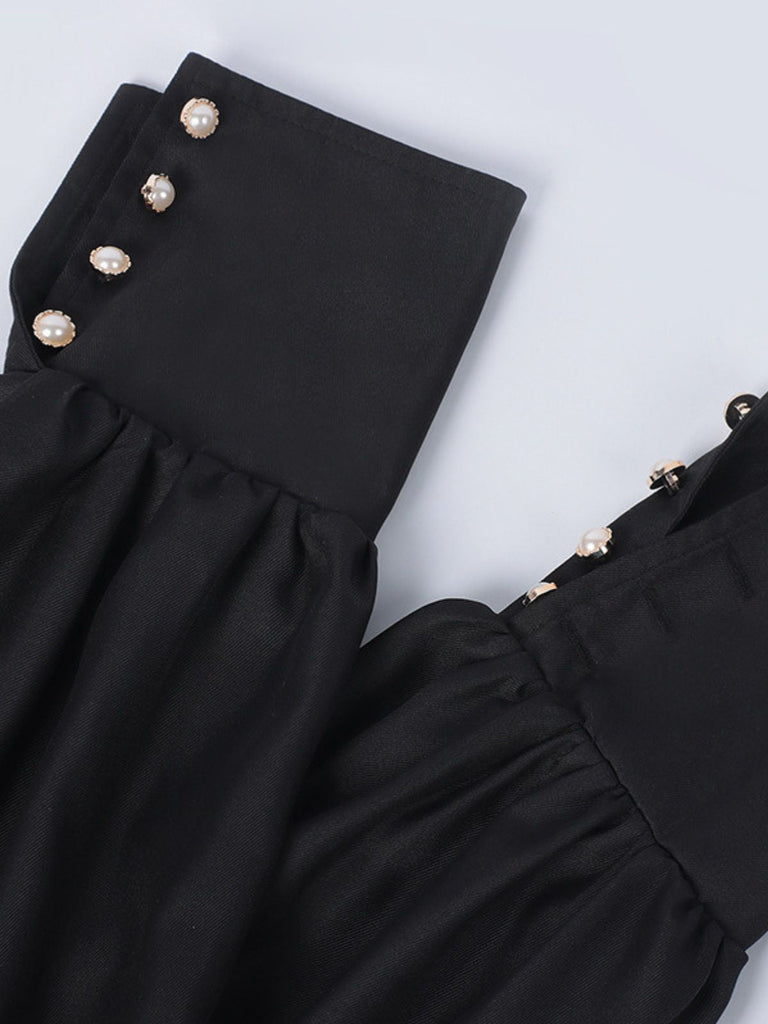 Abito con collana a croce in stile suora nero anni '40