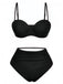 Bikini nero con top senza spalline e slip a vita alta su sfondo bianco