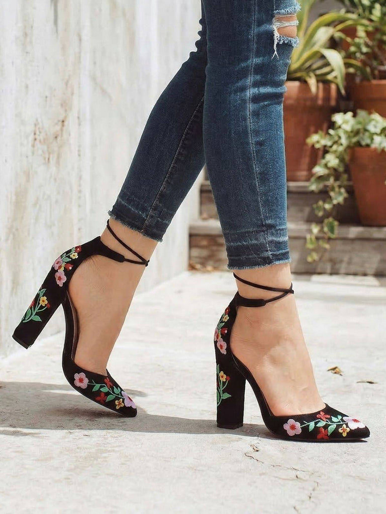 Scarpe a Punta in Camoscio Ricamato con Tacco Largo