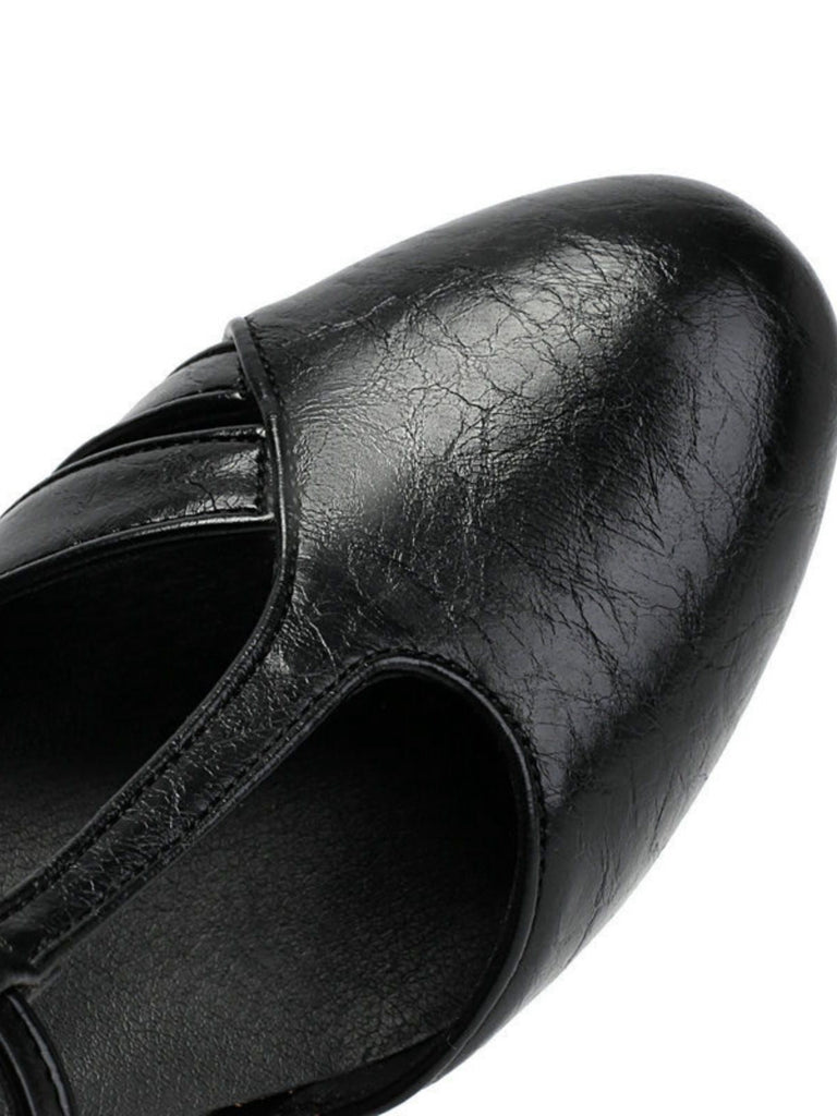 Scarpe a Punta Chiusa con Cinturino a T e Intaglio Laterale