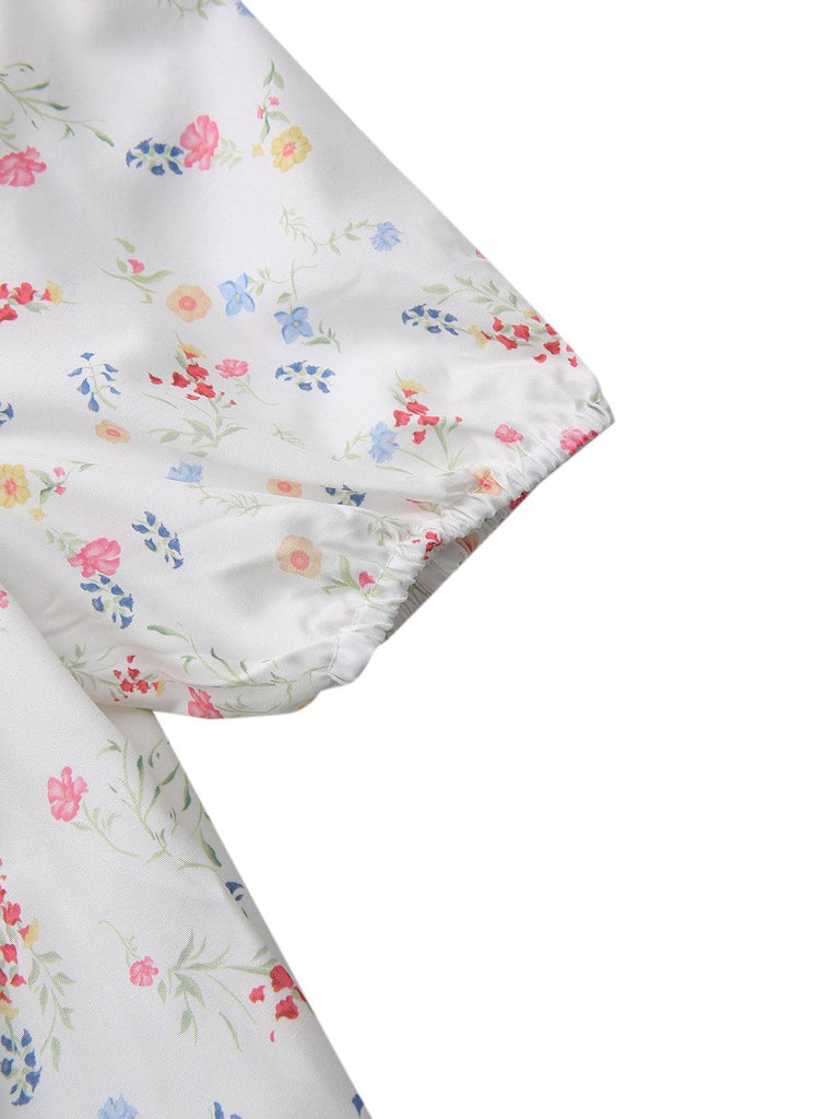 Abito a fiori con maniche a sbuffo e scollo quadrato bianco anni '30