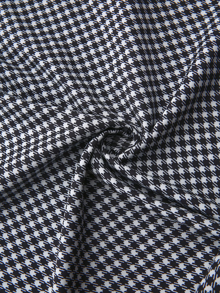 Abito pied de poule con maniche a sbuffo e bottoni di perle nero anni '40