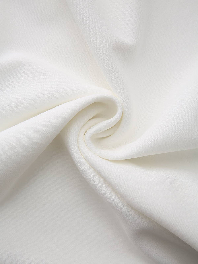 Abito con scollo a V profondo e bottoni a intaglio bianco e nero anni '40