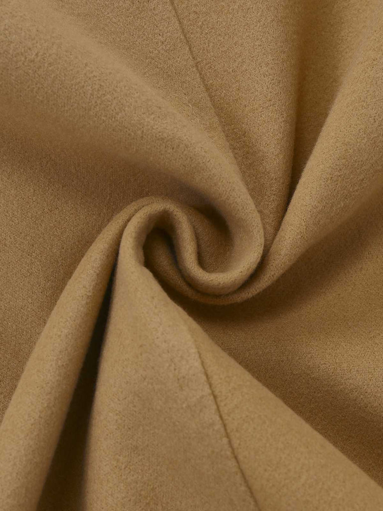 Cappotto doppiopetto con revers e cintura color cachi anni '40