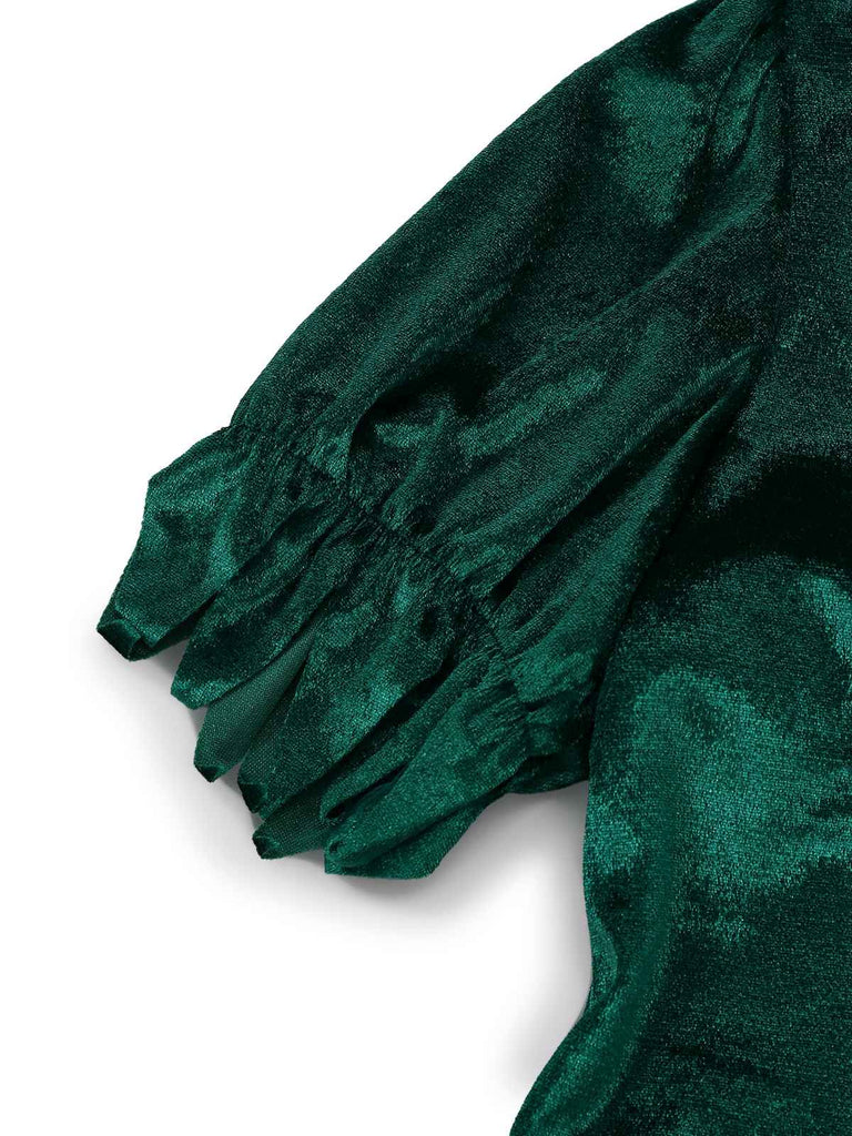 Top verde natalizio con scollo a V e gonna in pelliccia rossa anni '60