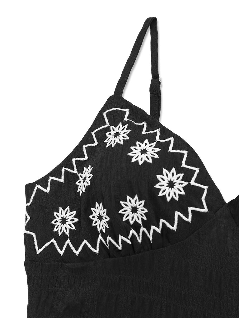 Abito boho ricamato a fiori con fiocco posteriore nero anni '70