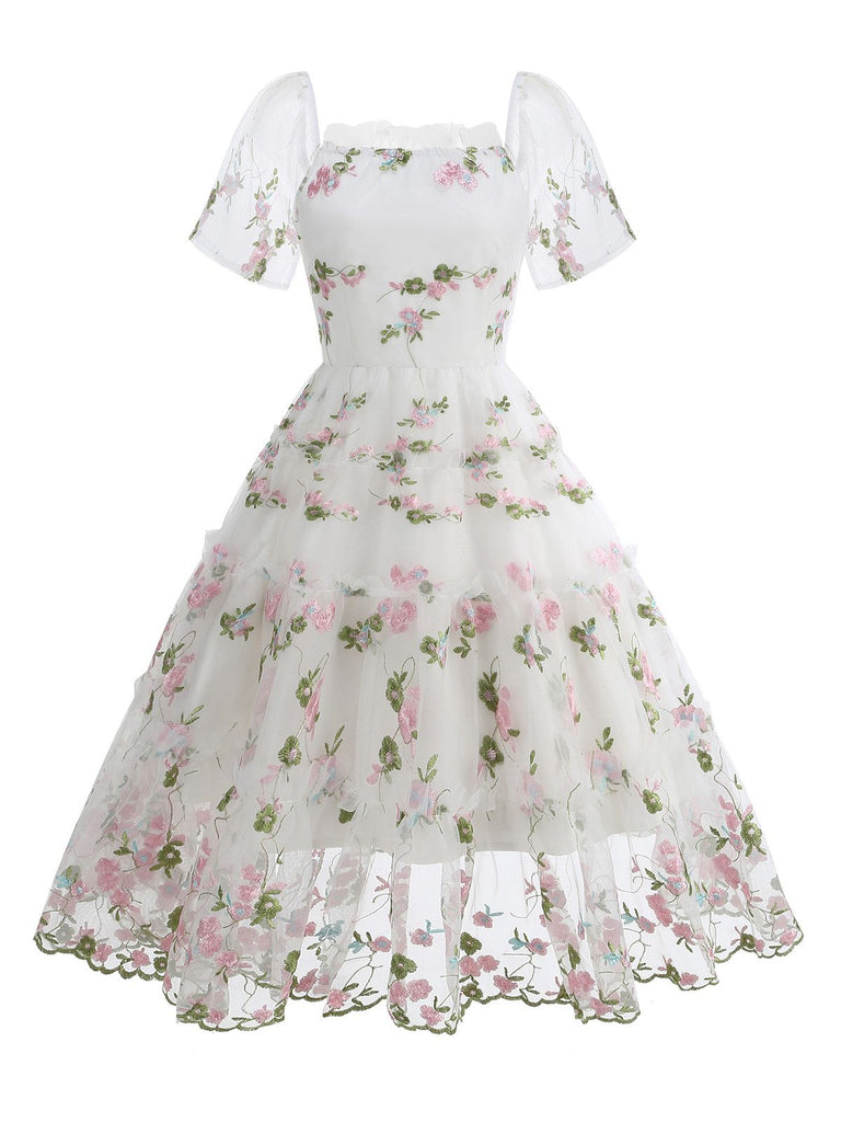 Abito con fiori ricamati a maniche a sbuffo in rete anni '50