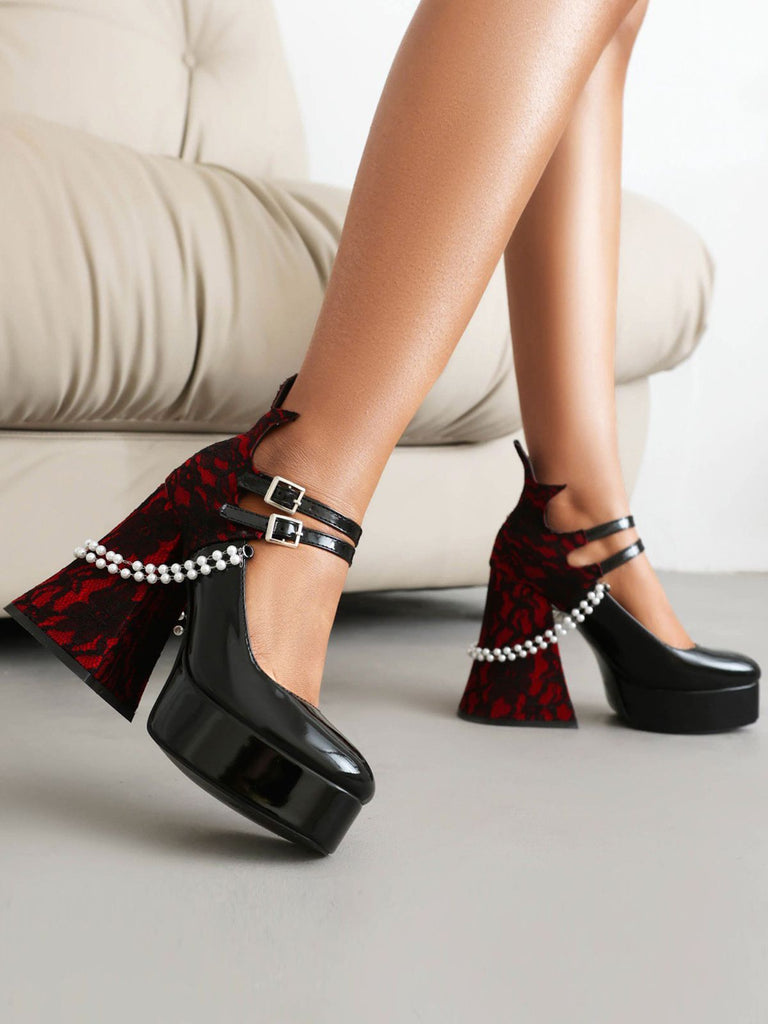Scarpe con tacco alto gotico con pizzo nero e perle retrò