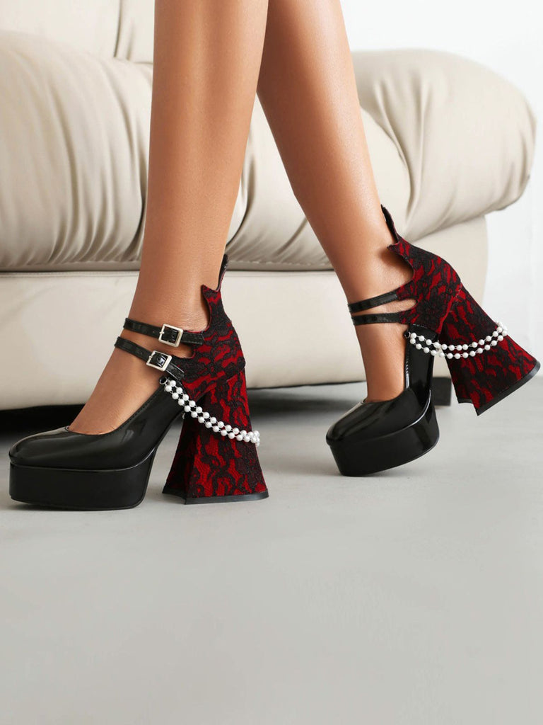 Scarpe con tacco alto gotico con pizzo nero e perle retrò