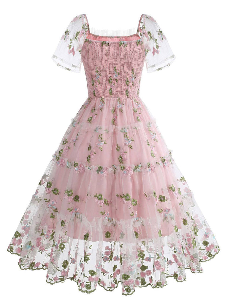 Abito con fiori ricamati a maniche a sbuffo in rete anni '50