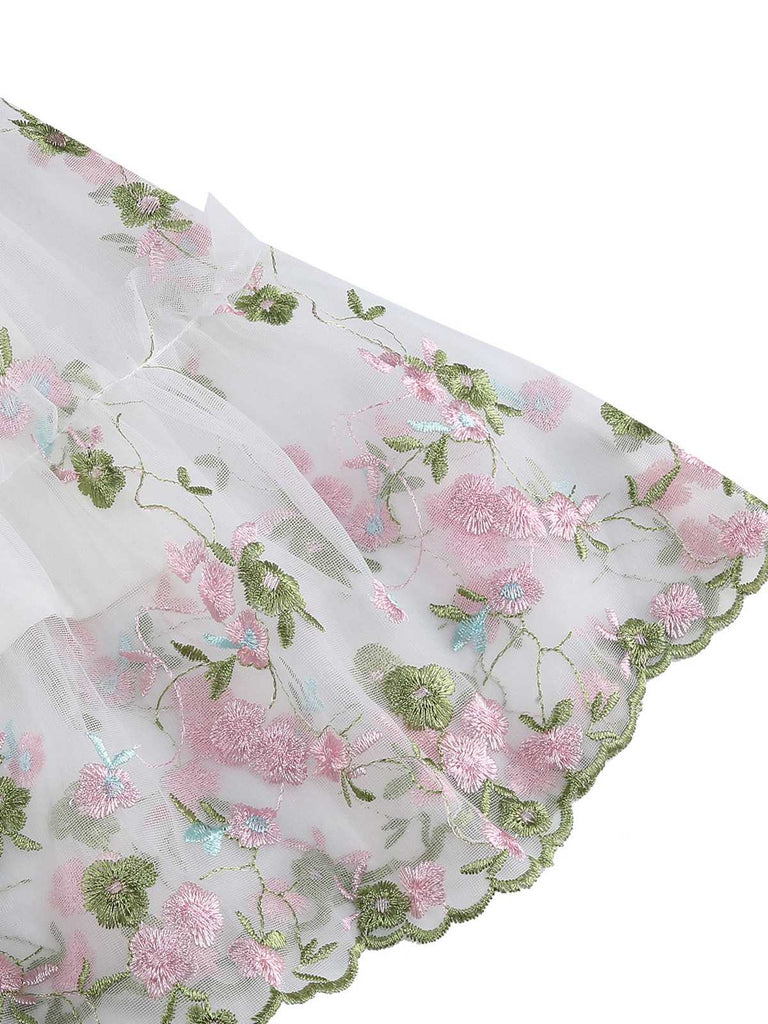 Abito con fiori ricamati a maniche a sbuffo in rete anni '50