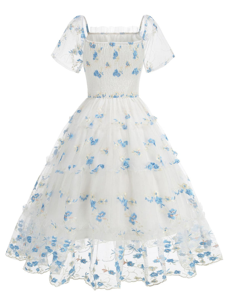 Abito con fiori ricamati a maniche a sbuffo in rete anni '50