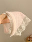 Foulard per Testa Rosa in Maglia Trasparente con Pompon e Pizzo