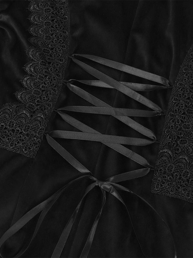 Cappotto gotico in pizzo con maniche a campana nero anni '50