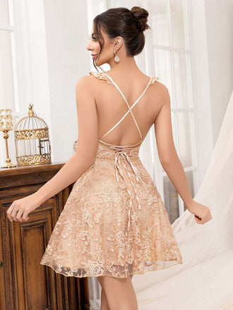 Abito in rete ricamata con lacci sulla schiena anni '50