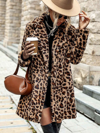 Cappotto in finta lana leopardato con revers marrone anni '50