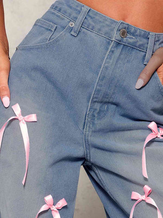 Jeans a gamba larga con fiocco azzurro anni '50