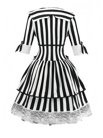 Abito a righe patchwork in pizzo bianco e nero anni '70