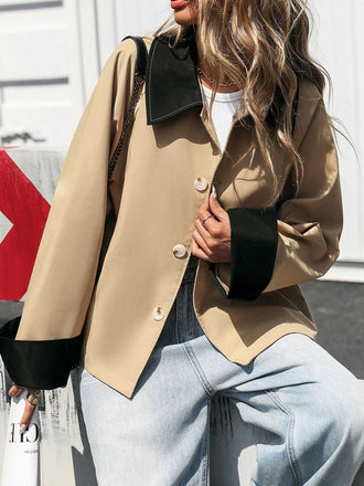 Giacca con risvolto arrotolato a contrasto cachi anni '50