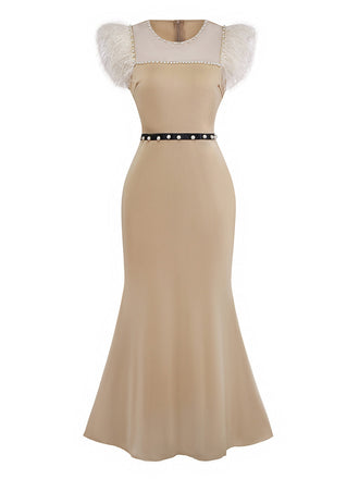 Abito da sirena con patchwork di perline e piume beige anni '30