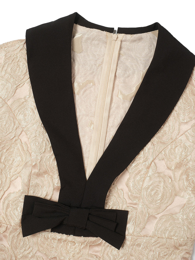 Abito in jacquard rosa con fiocco e scollo a V champagne anni '30