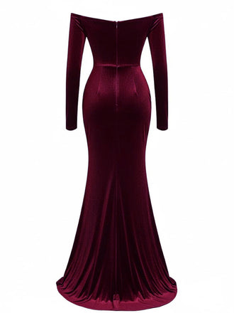 Abito in velluto con spalle scoperte arricciato e spacco laterale rosso anni '30