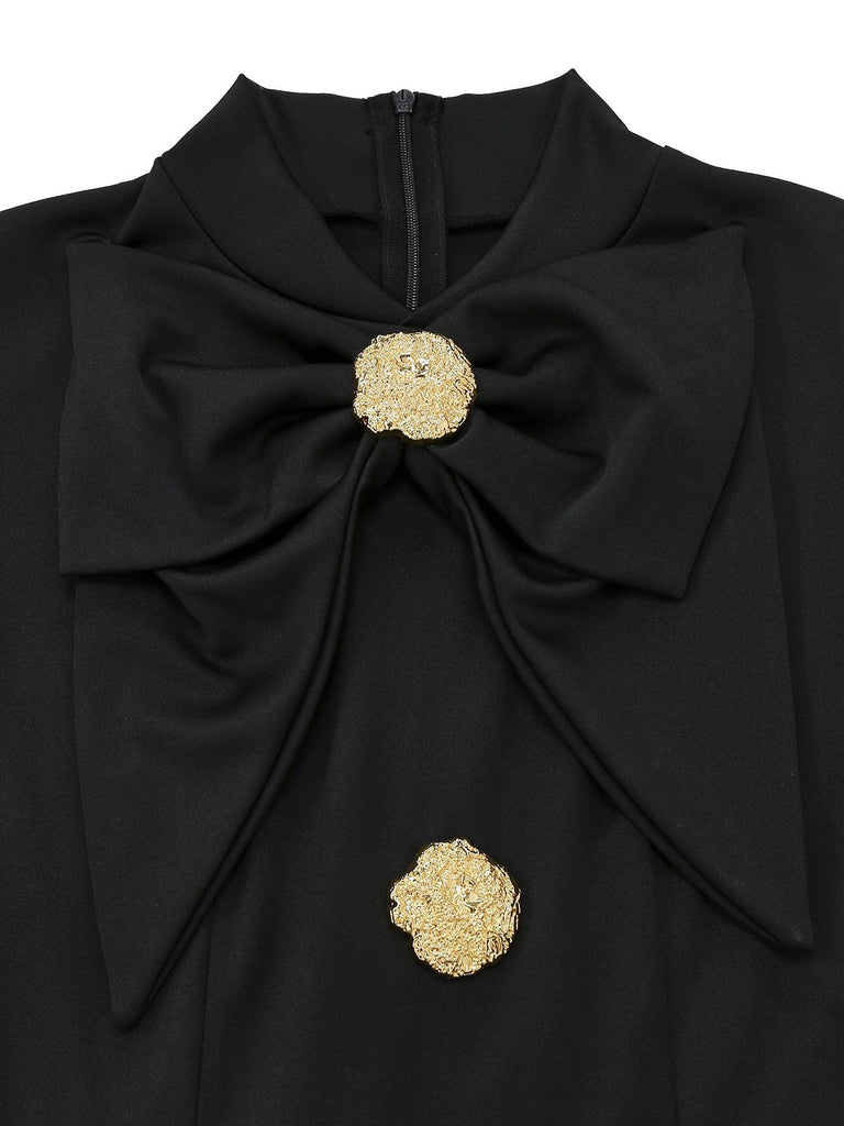 Abito con colletto a fiocco e bottoni e spacco frontale nero anni '30