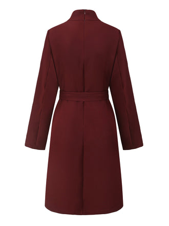 Abito con collo alto e cintura e tasca anni '40