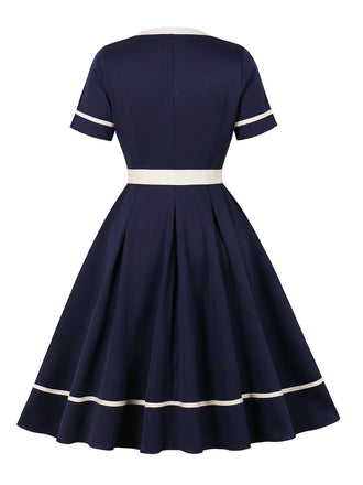 Abito con scollo quadrato e cintura in stile nautico blu navy anni '50