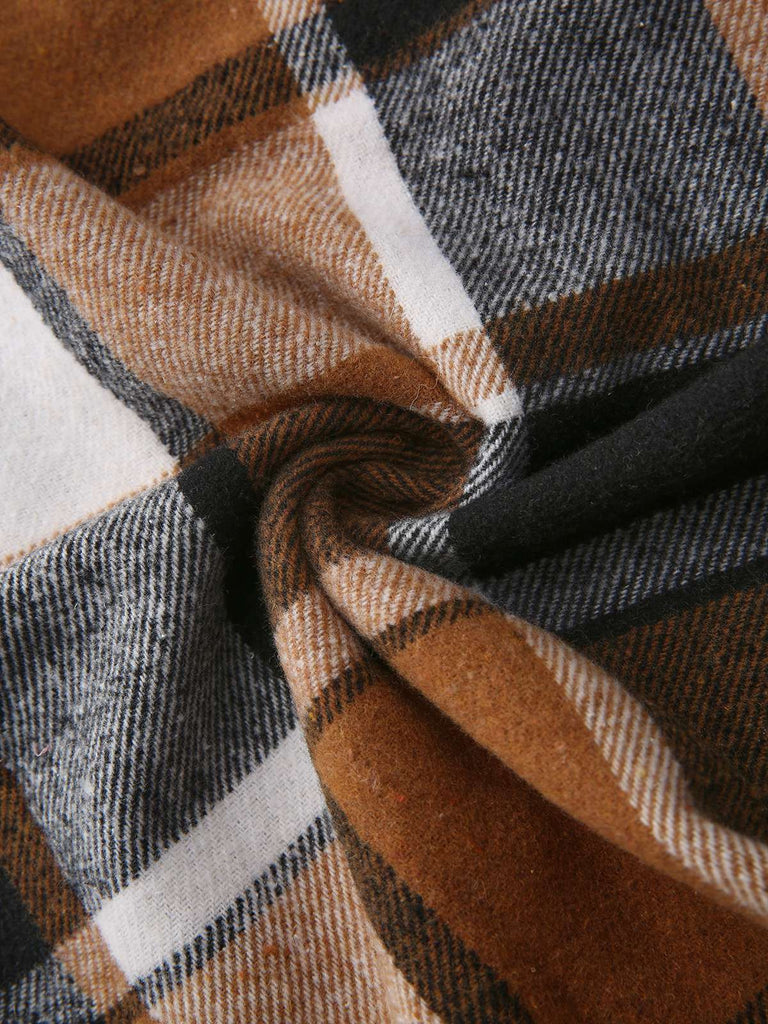 Abito aderente a quadri con scollo a V e tasche marrone anni '70