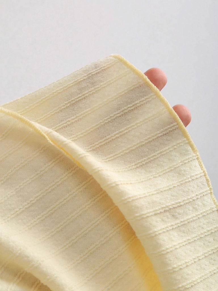 Miniabito Giallo Halter a Strati con Stella Marina in Metallo Anni '60 6